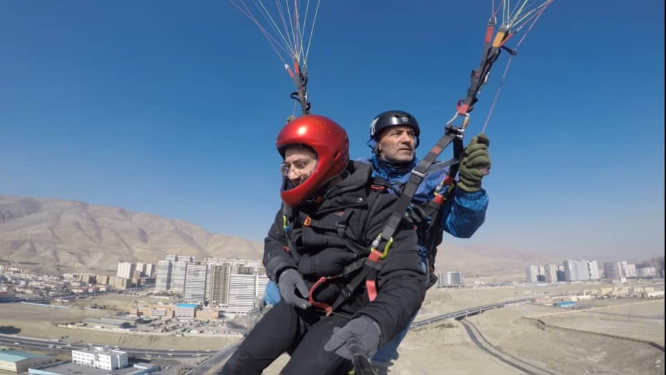 پرواز تفریحی با پاراگلایدر